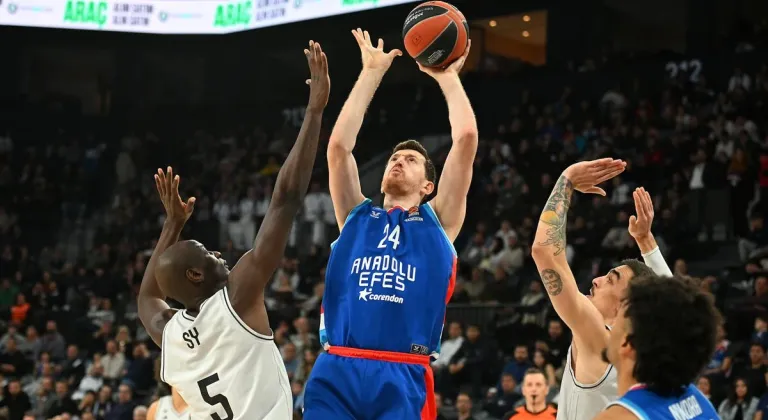 Anadolu Efes Paris Basketbola direnemedi