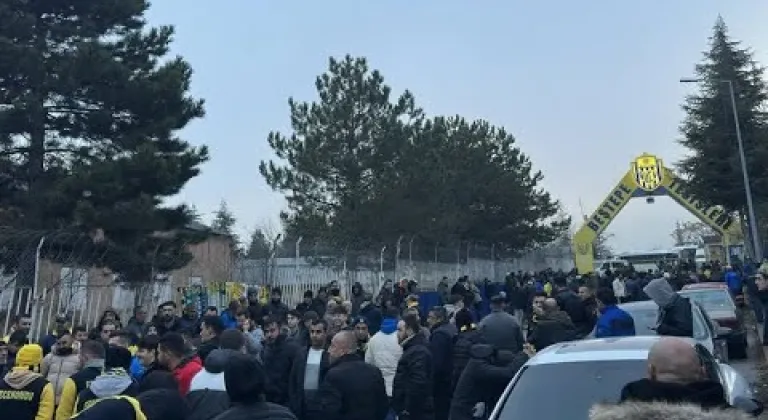 Ankaragücü taraftarı takımı uğurladı