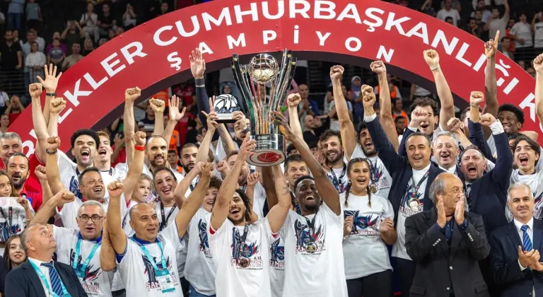 Cumhurbaşkanlığı Kupası'nın sahibi Anadolu Efes