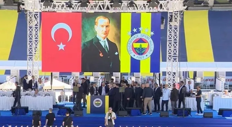 Fenerbahçe'nin olağan genel kurulu olaylı başladı.