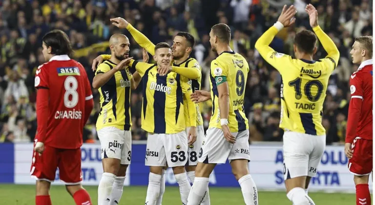 Fenerbahçe Sivasspor'u 4 golle geçti