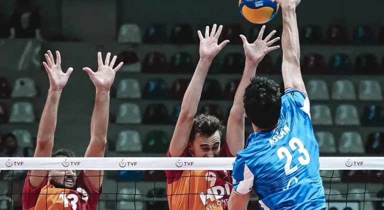 Halkbank Galatasaray'dan set alamadı