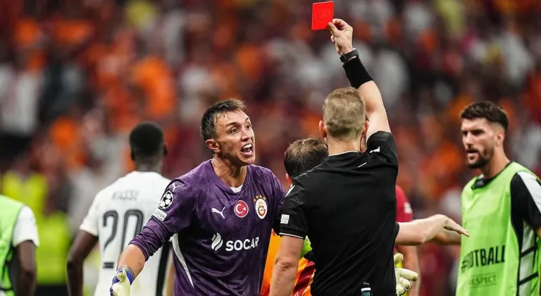 Muslera'ya 3 maç ceza